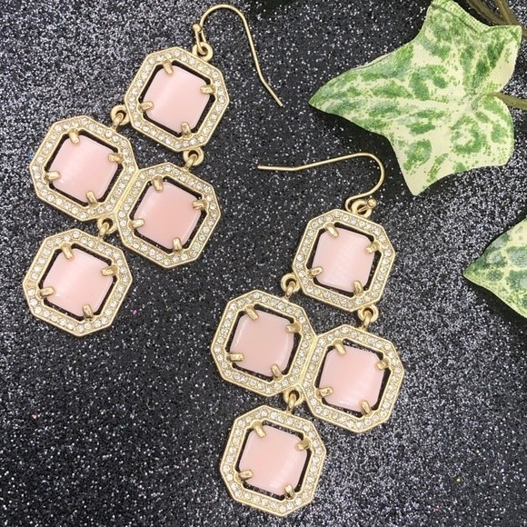 🌼 Light Pink Rhinestone Squares Gold Dangle Earrings - Picture 1 of 3